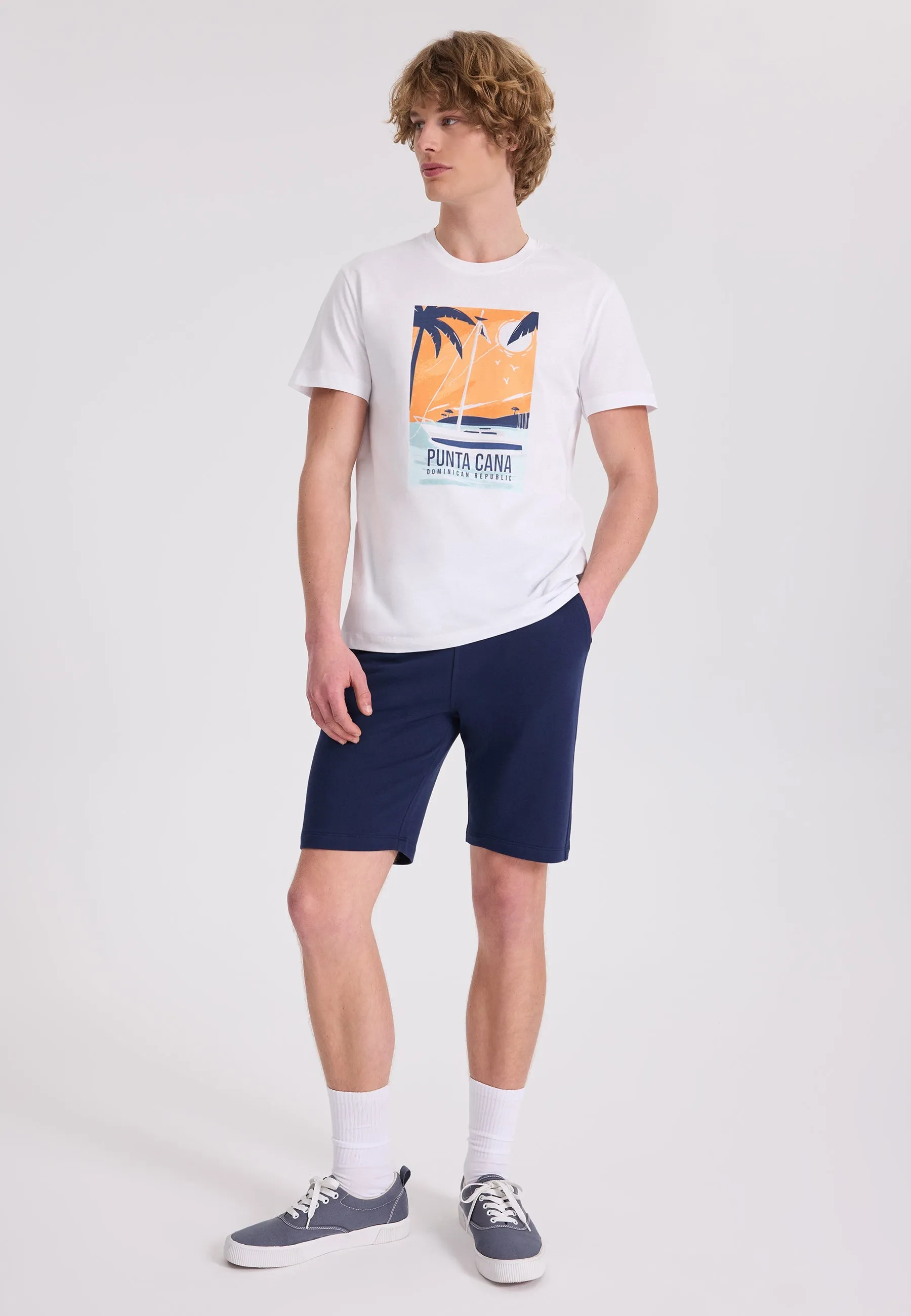 Beyaz Baskılı Bisiklet Yaka Pamuklu Regular Fit Erkek T-Shirt WMVACA PUNTA CANA