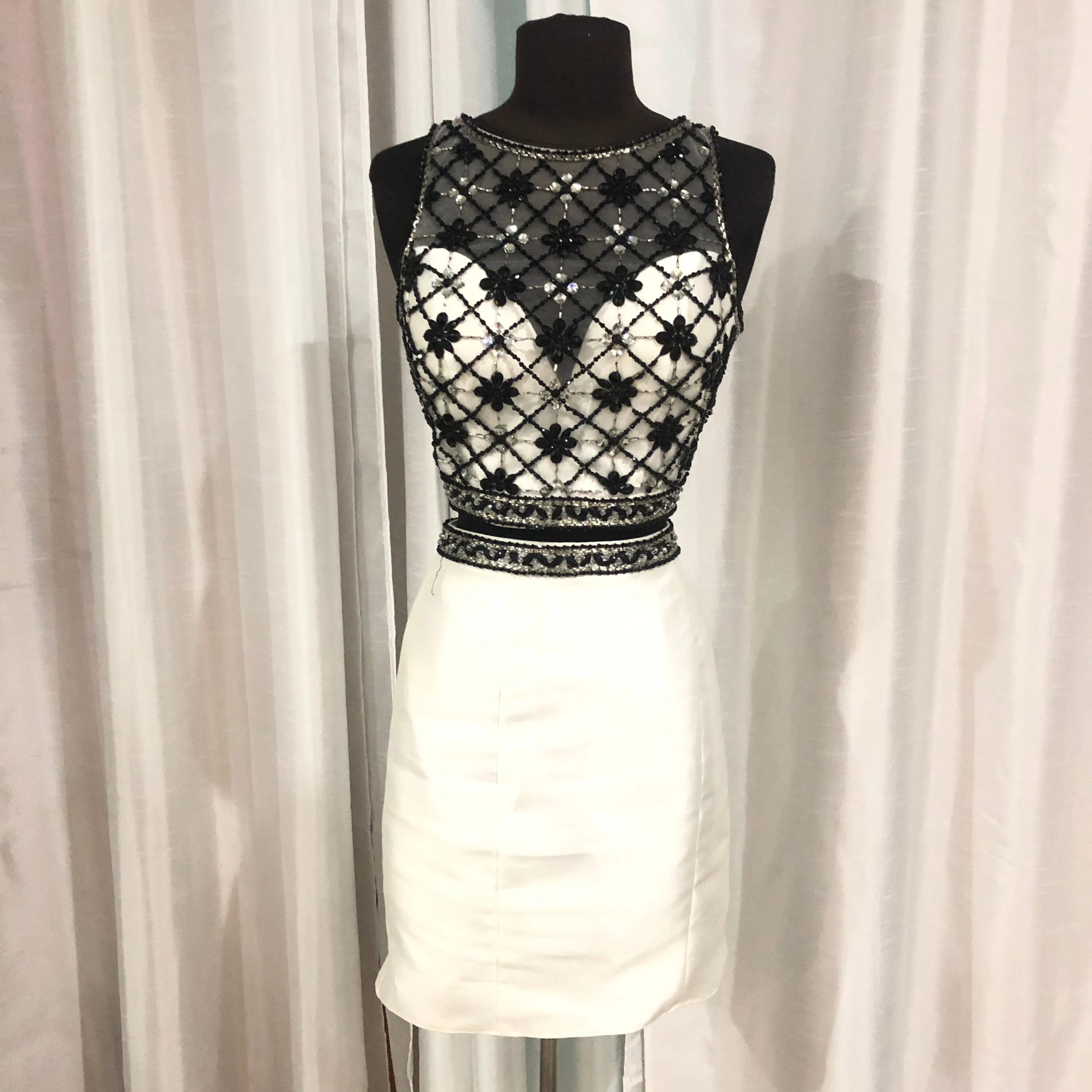 BOUTIQUE Short Black & White Two Piece Gown Size 8