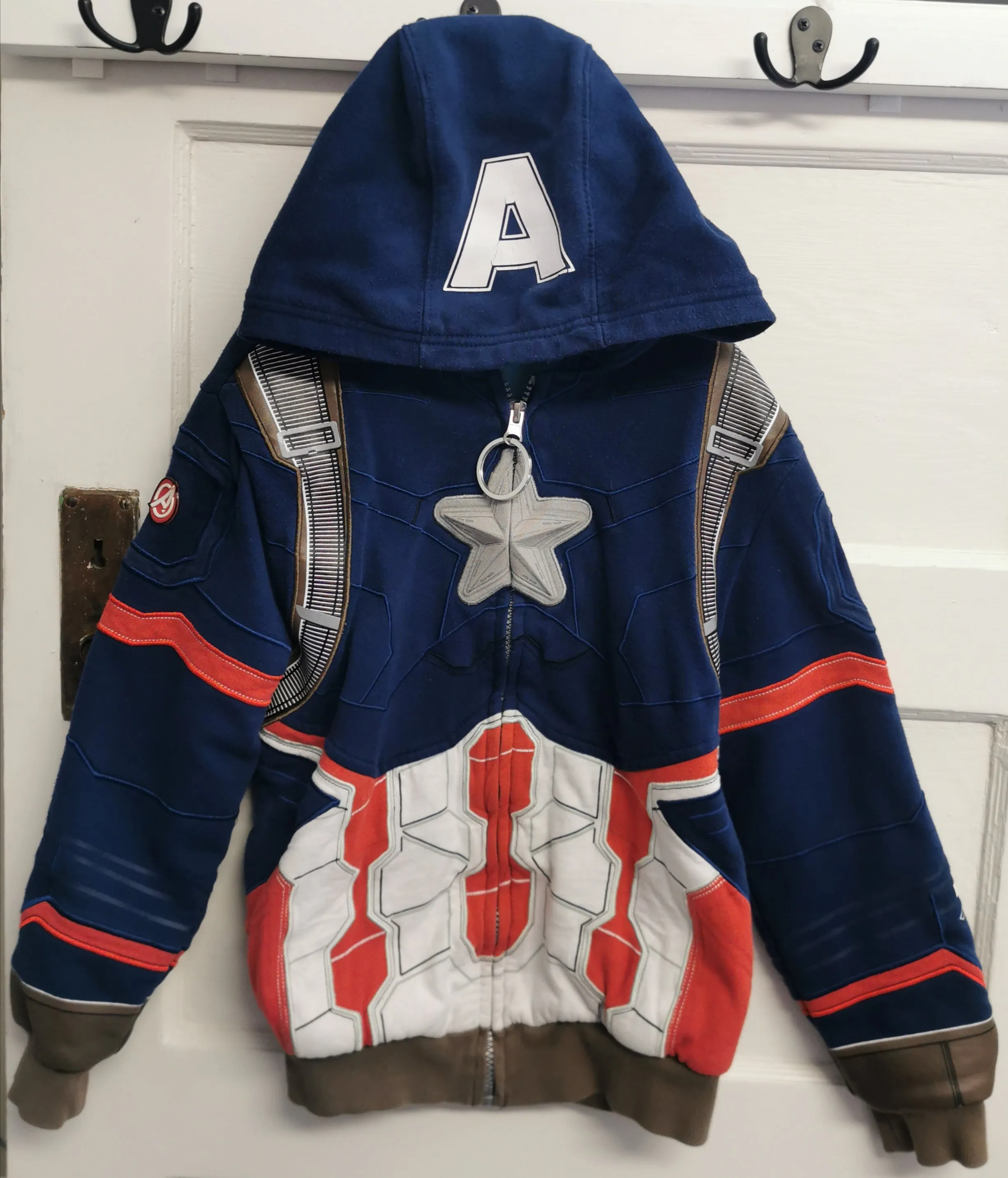 BOY SIZE (9/10 YEARS) - DISNEY, Captin America, Thick Zippered Hoodie VGUC B34