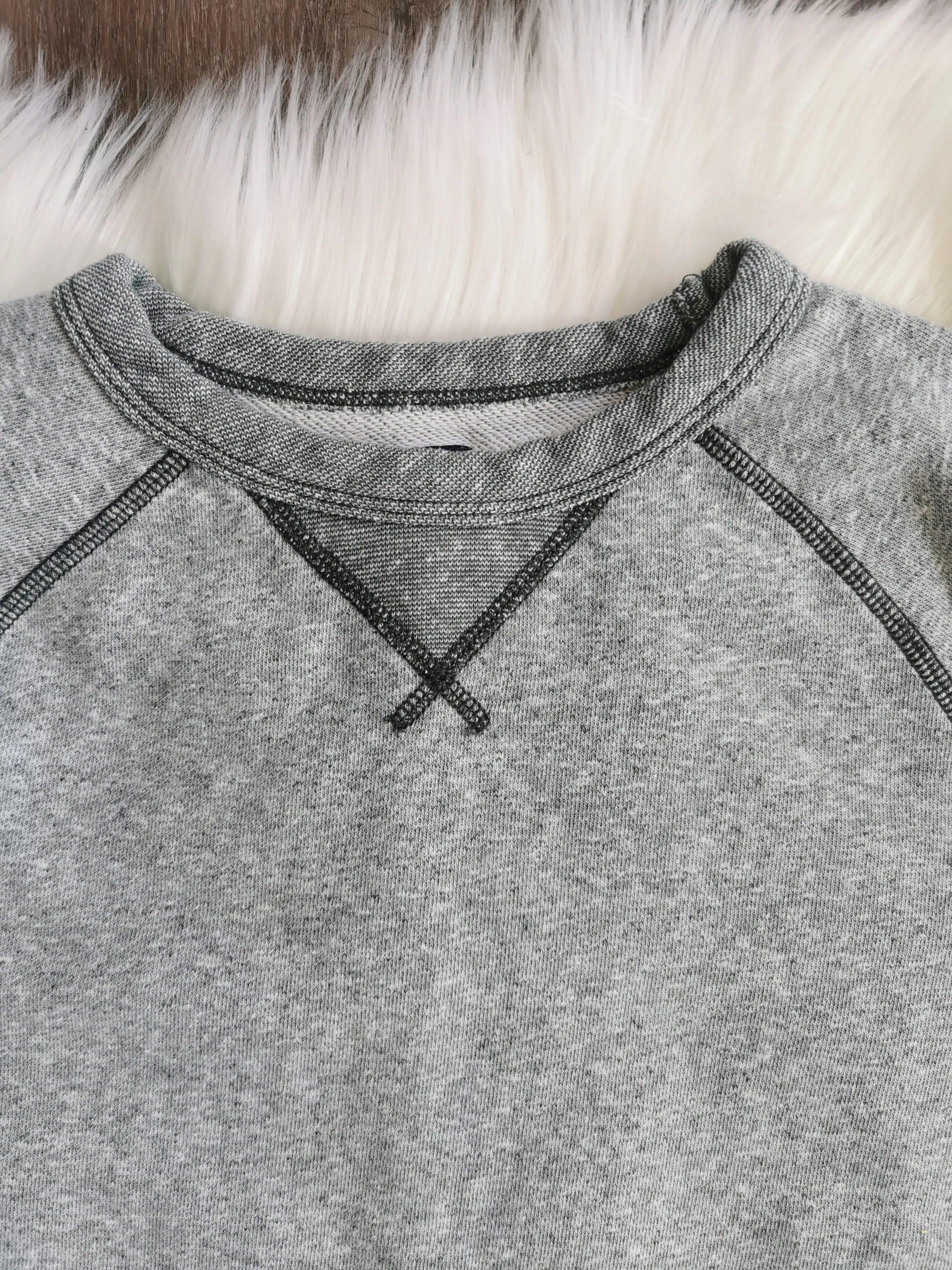 BOY SIZE MEDIUM (8 YEARS) - GAP Kids, Sweater EUC B31