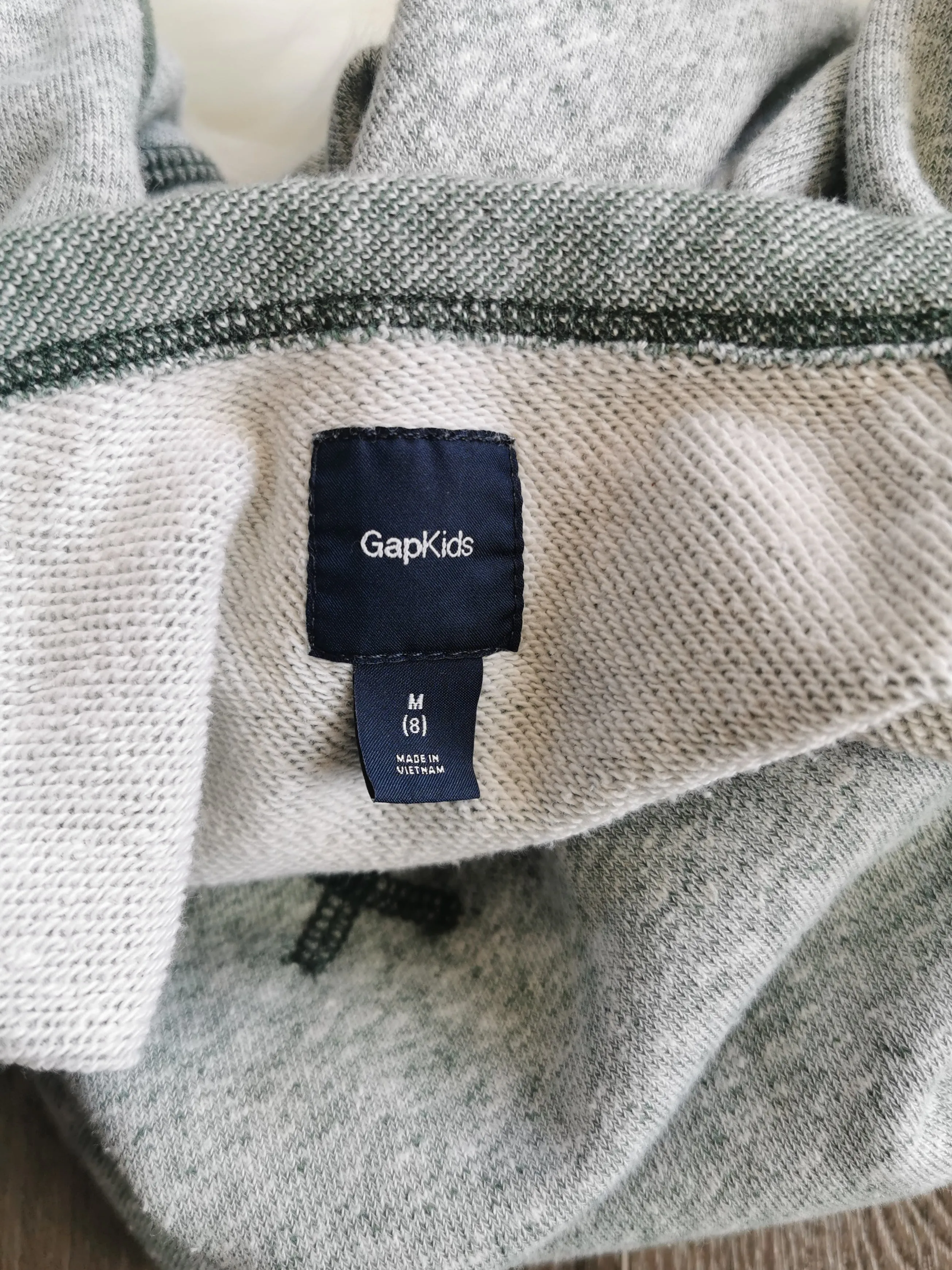 BOY SIZE MEDIUM (8 YEARS) - GAP Kids, Sweater EUC B31