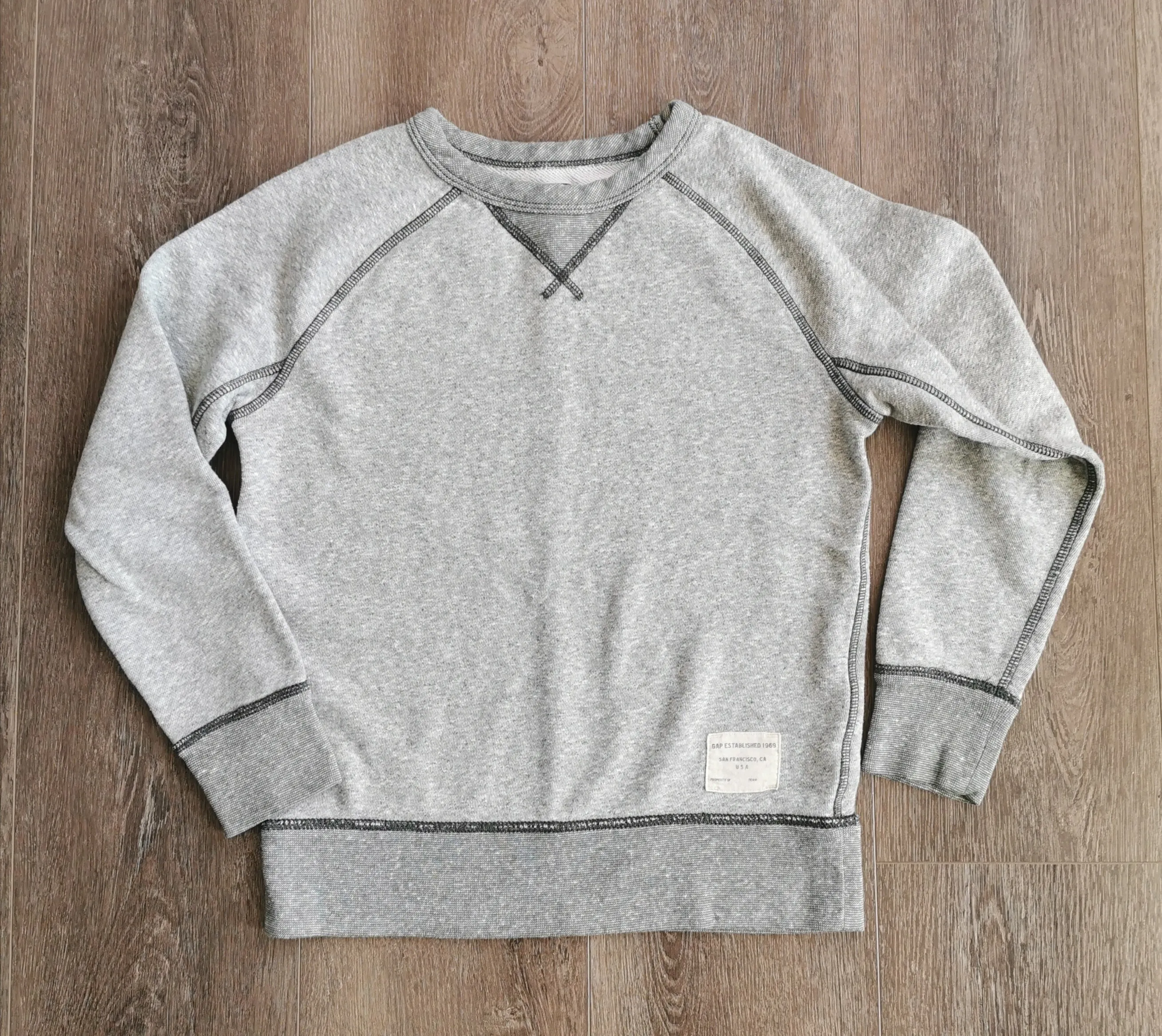 BOY SIZE MEDIUM (8 YEARS) - GAP Kids, Sweater EUC B31