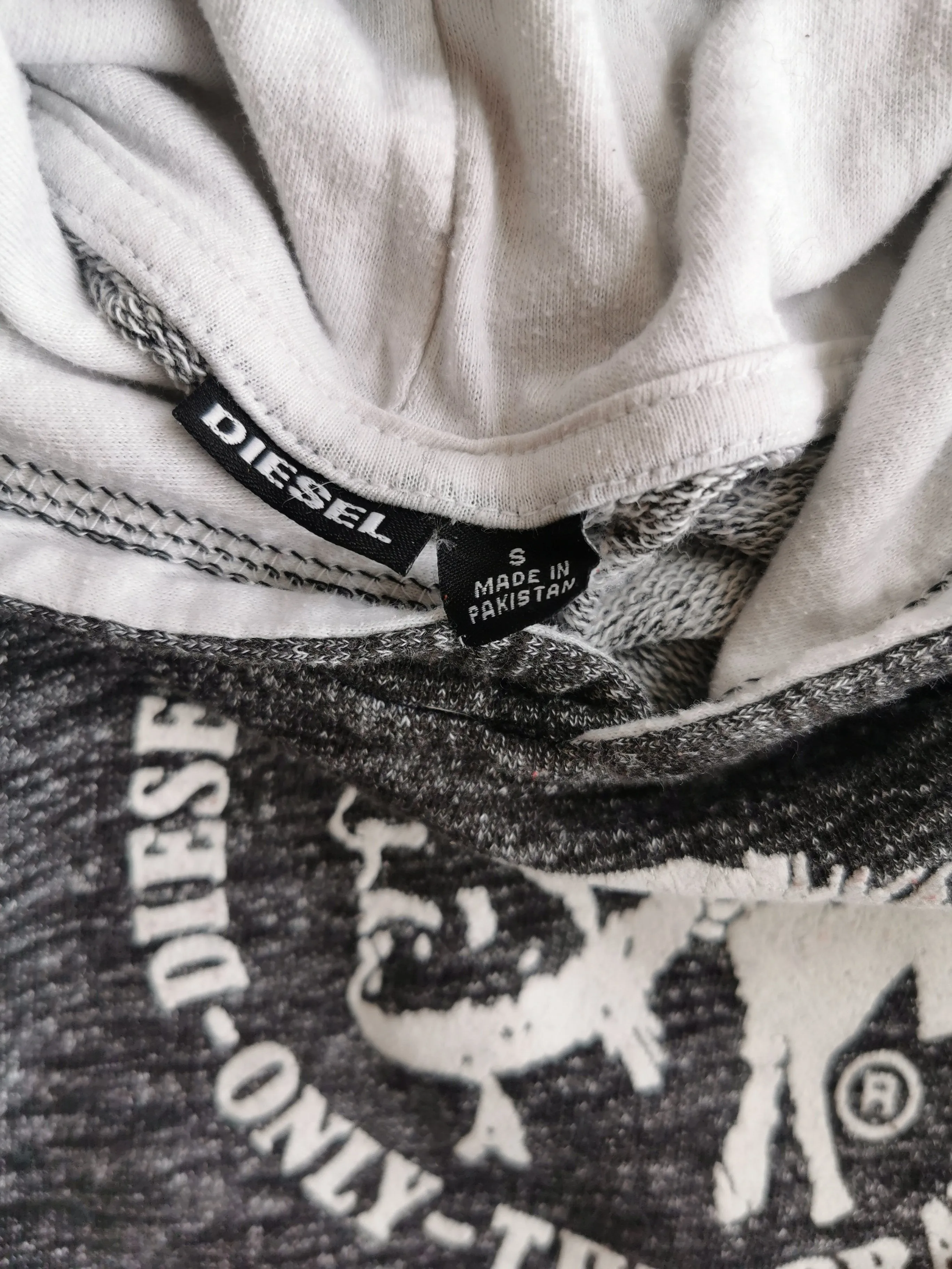 BOY SIZE SMALL (8/9 YEARS) DIESEL, Soft & Cozy Graphic Pullover VGUC B35