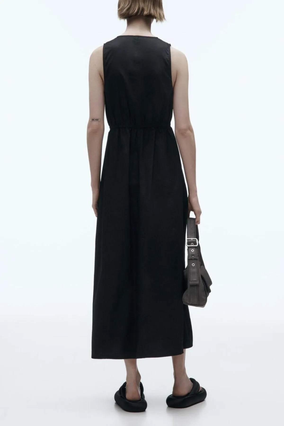 COLLINS 2-way Zip V-neck Midi Dress (Black)
