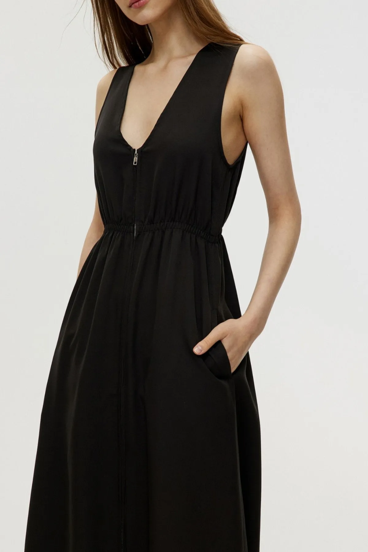 COLLINS 2-way Zip V-neck Midi Dress (Black)