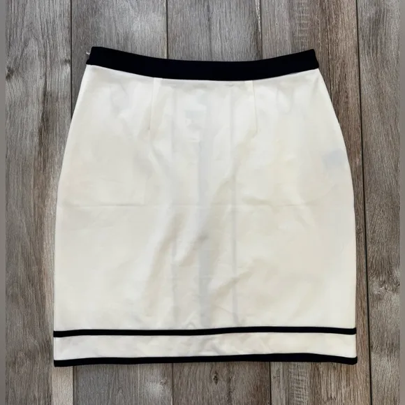J.Mclaughlin ~ Women's Marf Skirt Mid-Length Pencil Ivory / blue trim Size 6 NWT