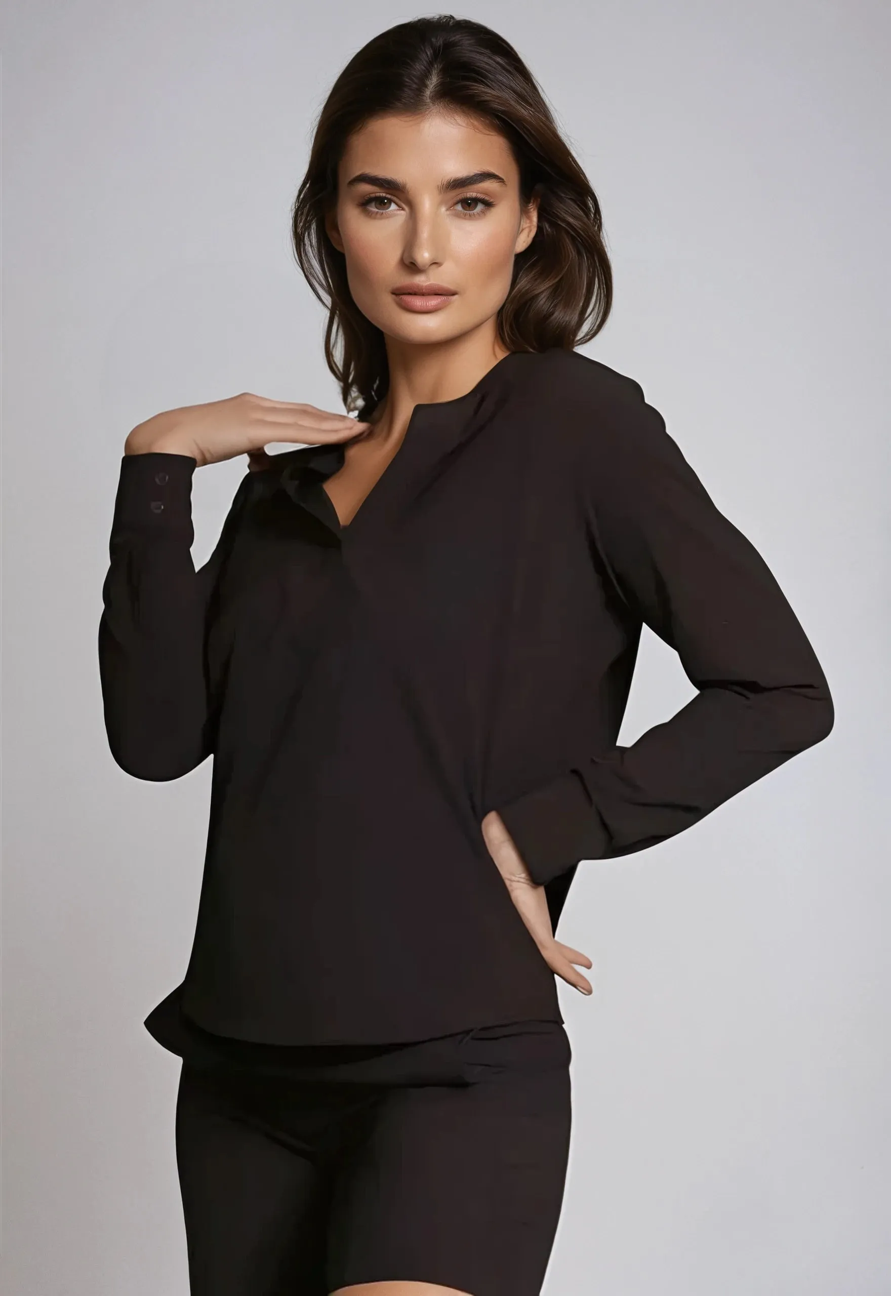 Resort Vee Shirt - Black