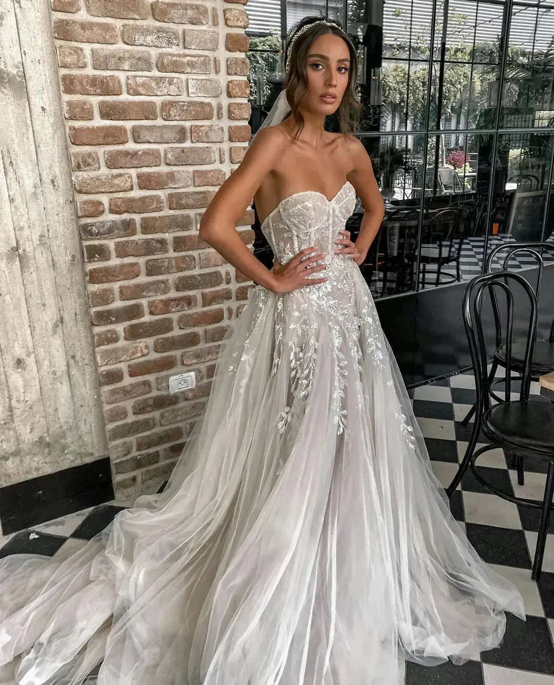 Sexy Beach Wedding Dresses For Bride Elegant Lace Boho Wedding Gowns Strapless Sleeveless High Split Princess Backless