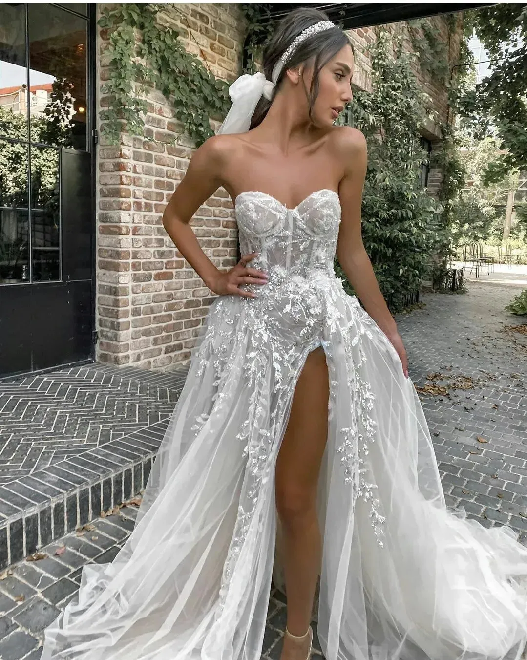 Sexy Beach Wedding Dresses For Bride Elegant Lace Boho Wedding Gowns Strapless Sleeveless High Split Princess Backless