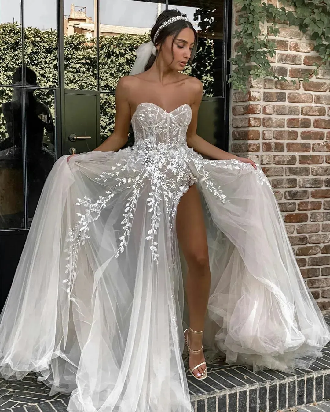 Sexy Beach Wedding Dresses For Bride Elegant Lace Boho Wedding Gowns Strapless Sleeveless High Split Princess Backless