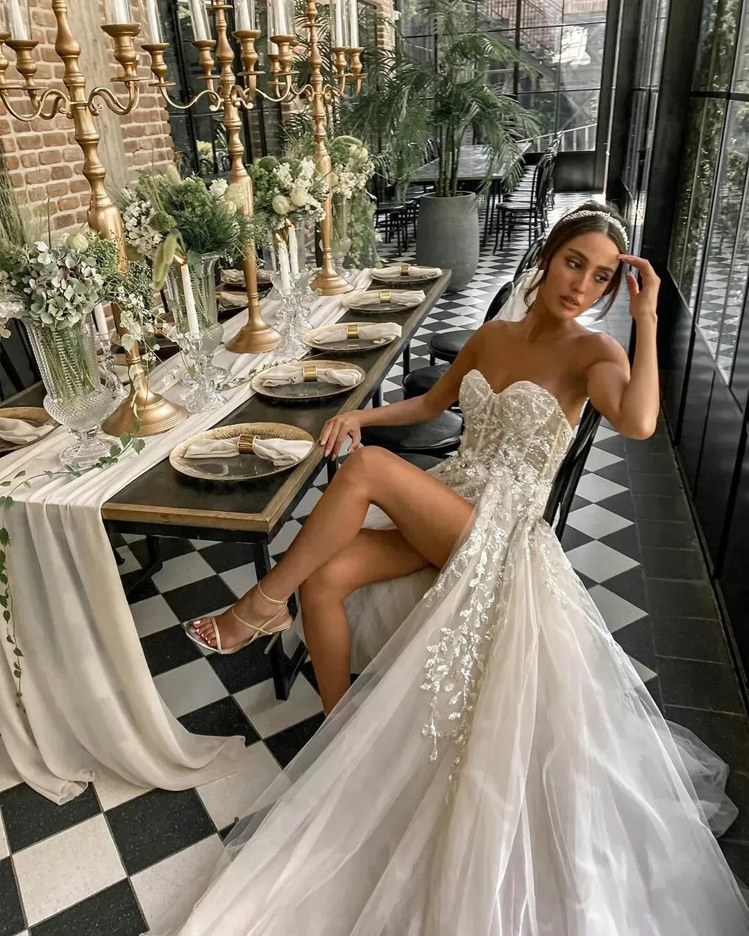 Sexy Beach Wedding Dresses For Bride Elegant Lace Boho Wedding Gowns Strapless Sleeveless High Split Princess Backless