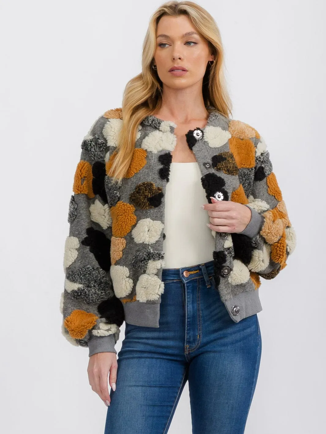 WOMEN'S LONG SLEEVE FRONT POCKETS BUTTON CLOSURE FUZZY JACKET