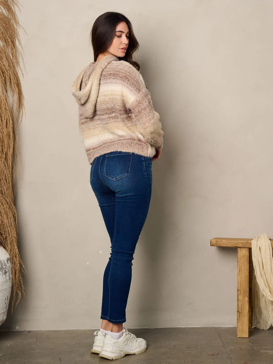WOMEN'S LONG SLEEVE PULLOVER FRONT POCKET HOODED SWEATER